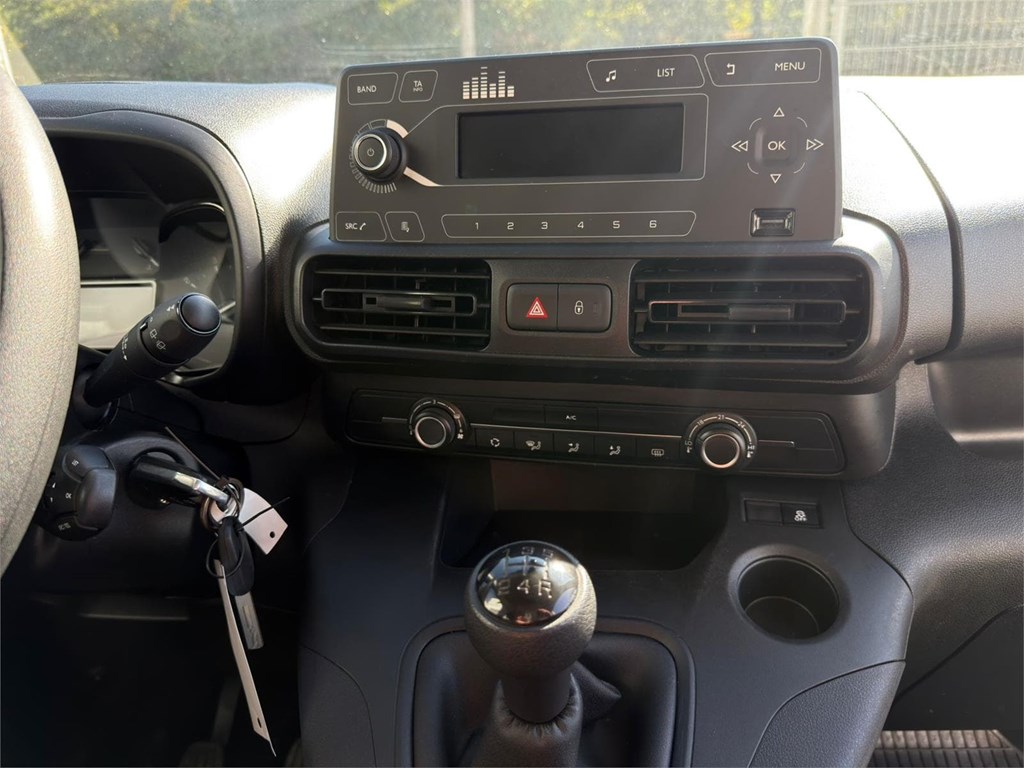 Foto 11 CITROEN-BERLINGO COMBI 5 S&S LIVE 7LLH