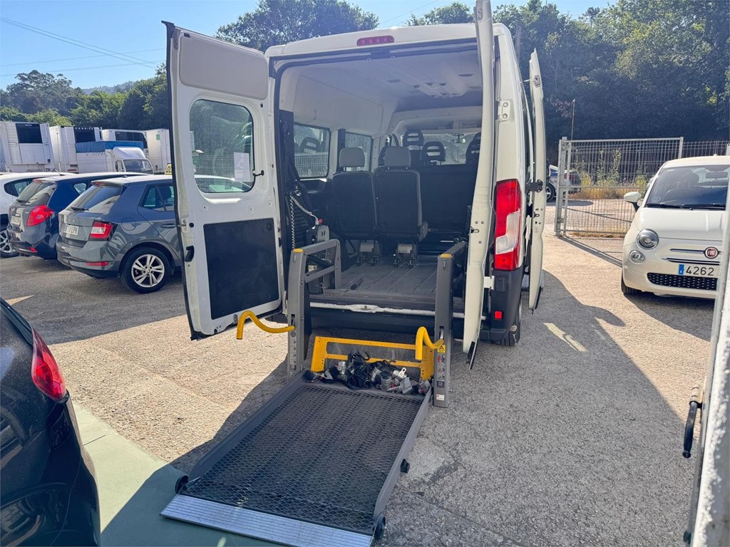 Foto 15 Citroën-Jumper 330 L2H2 Combi  con Elevador KJC