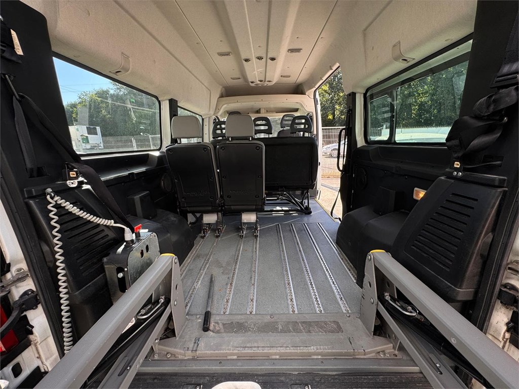 Foto 16 Citroën-Jumper 330 L2H2 Combi  con Elevador KJC