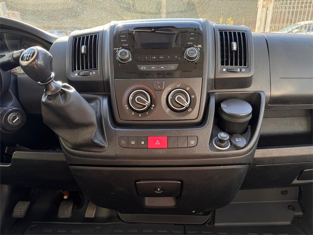 Foto 8 Citroën-Jumper 330 L2H2 Combi  con Elevador KJC