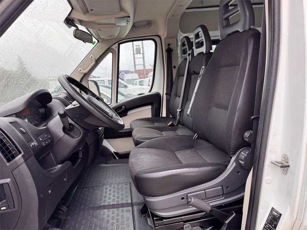 Foto 10 CITROËN-JUMPER COMBI 9 Plazas  33 L2H2 PMR Adaptada KYD