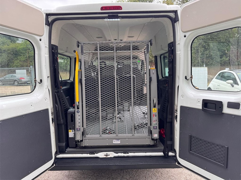Foto 16 CITROËN-JUMPER COMBI 9 Plazas  33 L2H2 PMR Adaptada KYD