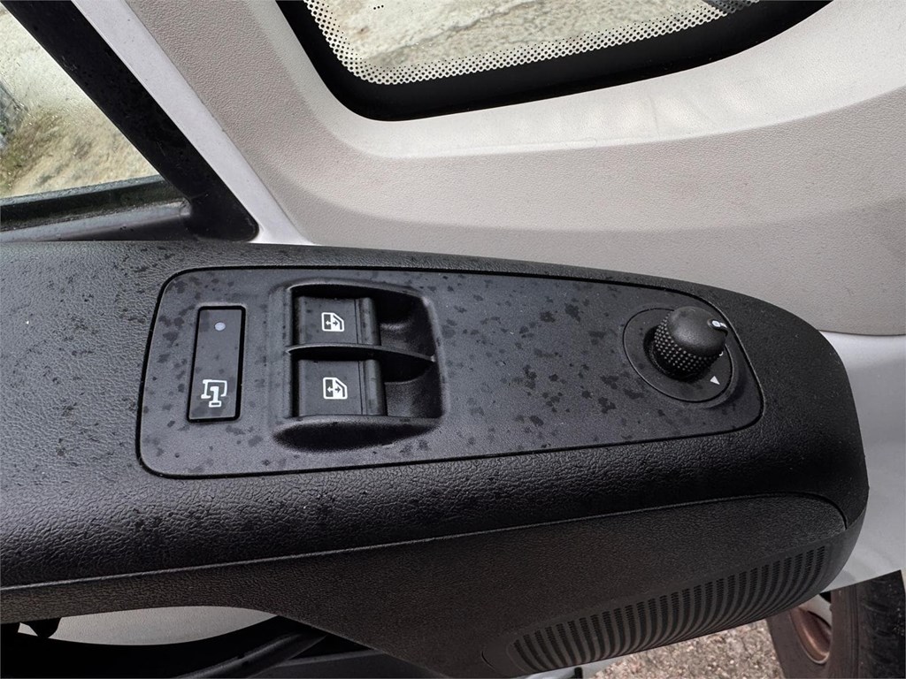 Foto 21 CITROËN-JUMPER COMBI 9 Plazas  33 L2H2 PMR Adaptada KYD