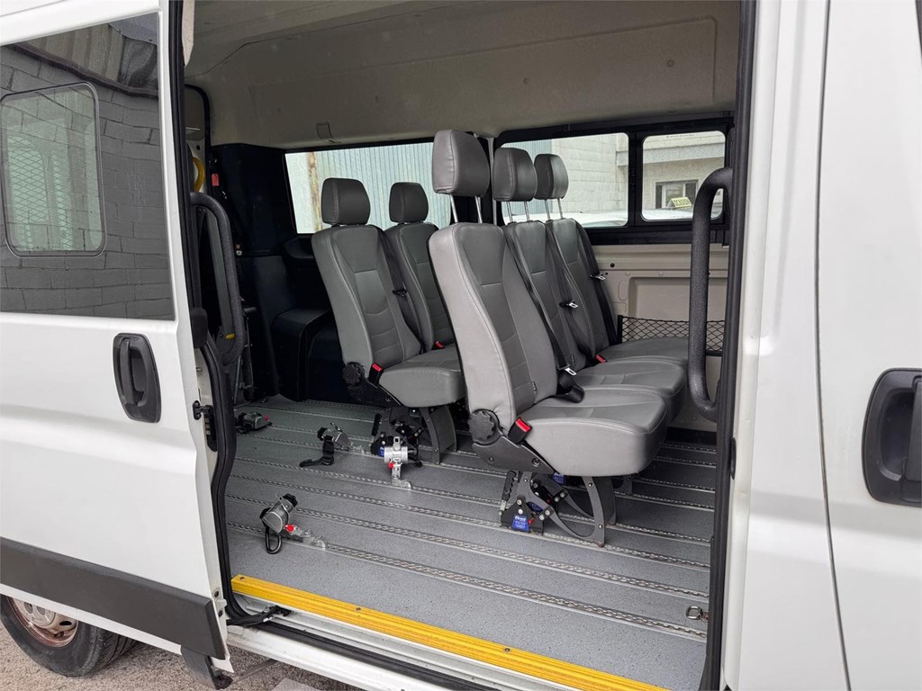 Foto 5 CITROËN-JUMPER COMBI 9 Plazas  33 L2H2 PMR Adaptada KYD