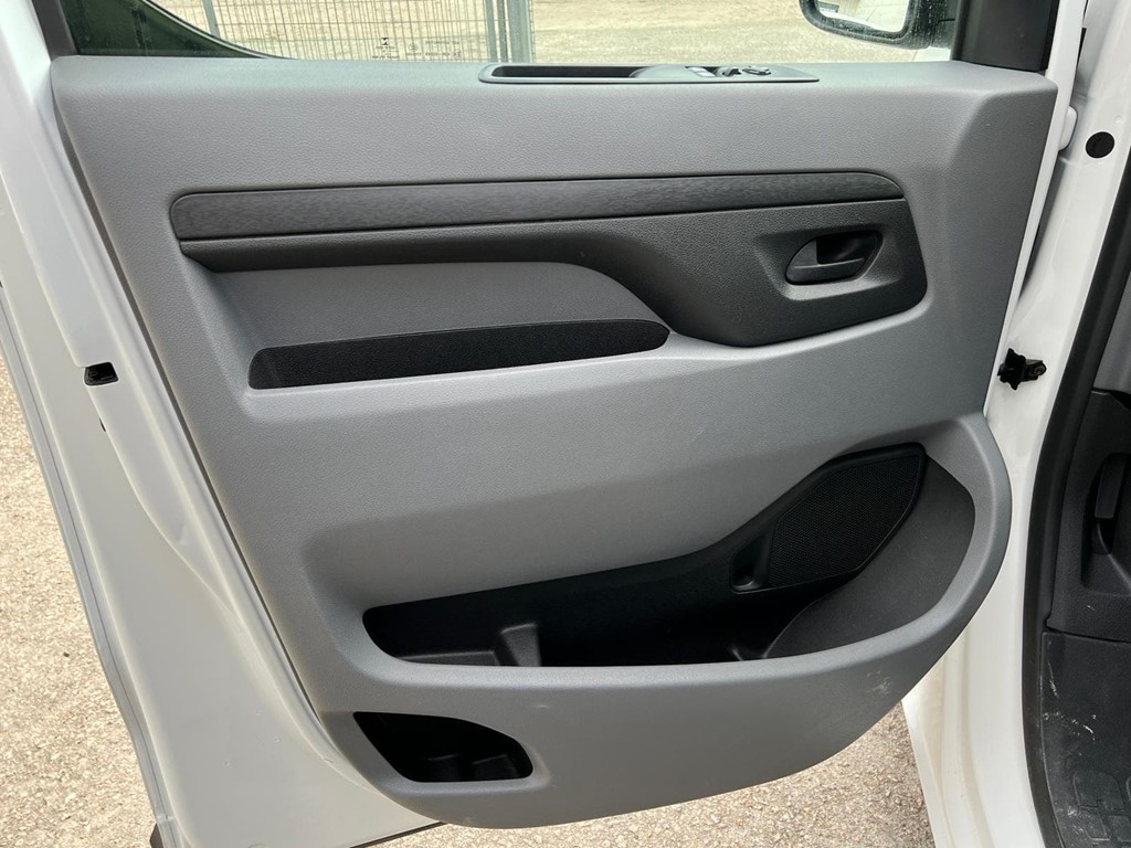 Foto 9 Citroën-Jumpy Combi 8 Talla M BlueHDi 150 S&S 6v Confort 