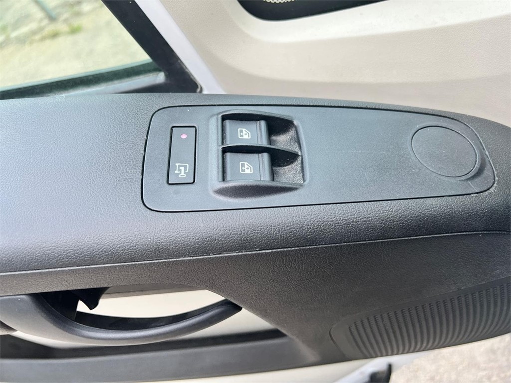 Foto 8 FIAT-DUCATO 2.3 MULTIJET FURGÓN MEDIO 