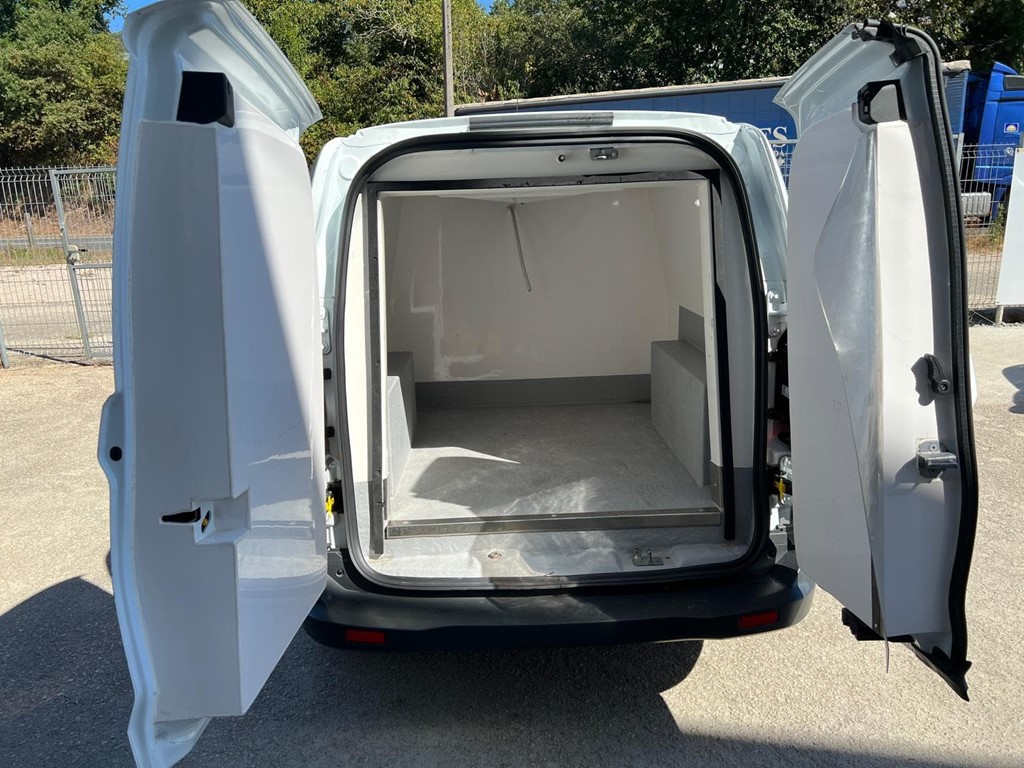 Foto 15 FORD-TRANSIT COURIER ISOTERMO CLIMA INT