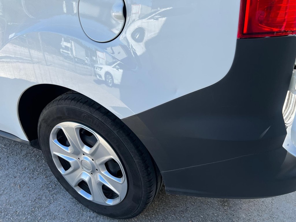 Foto 21 FORD-TRANSIT COURIER ISOTERMO CLIMA INT