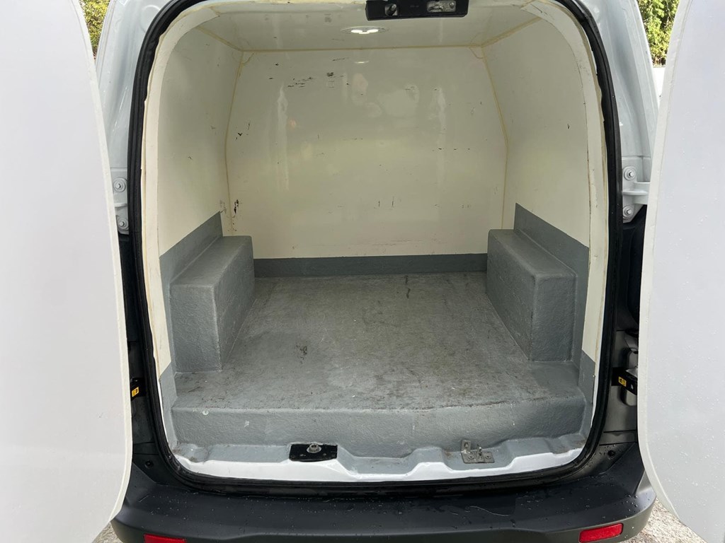 Foto 10 FORD-TRANSIT COURIER ISOTERMO IR