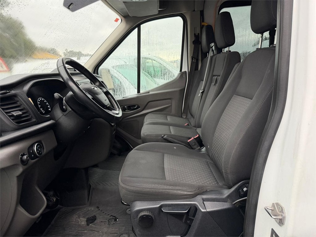 Foto 11 Ford-Transit Trend Doble Cabina 330 L2H2 6 Plazas + Carga LTM