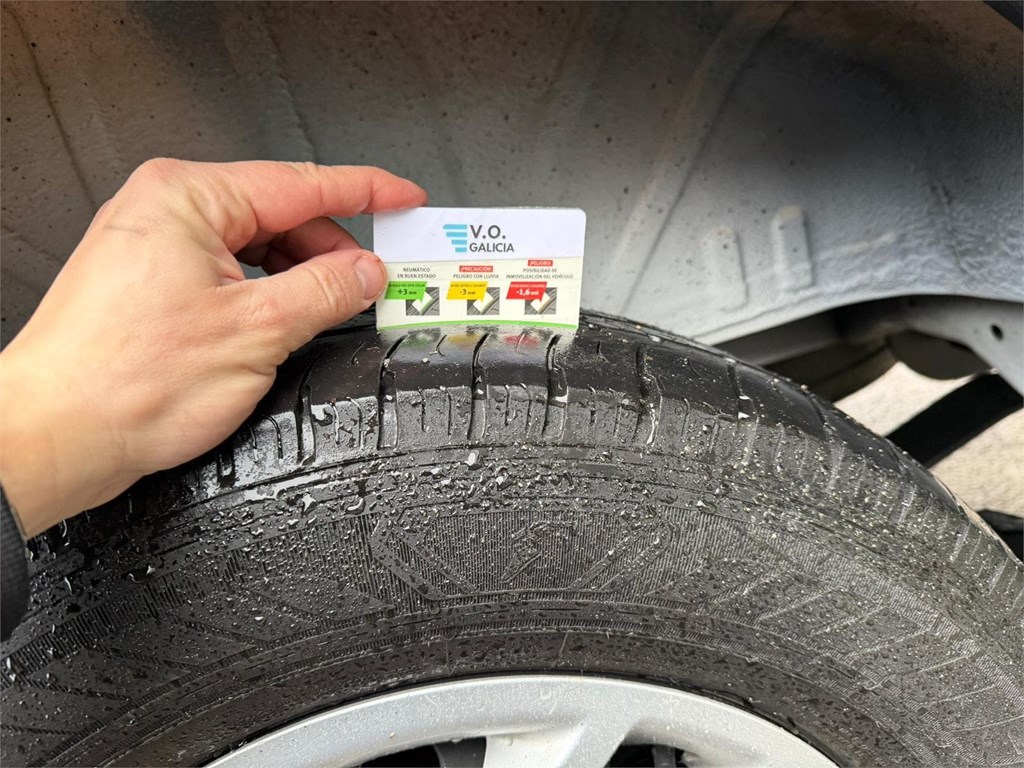 Foto 17 Ford-Transit Trend Doble Cabina 330 L2H2 6 Plazas + Carga LTM