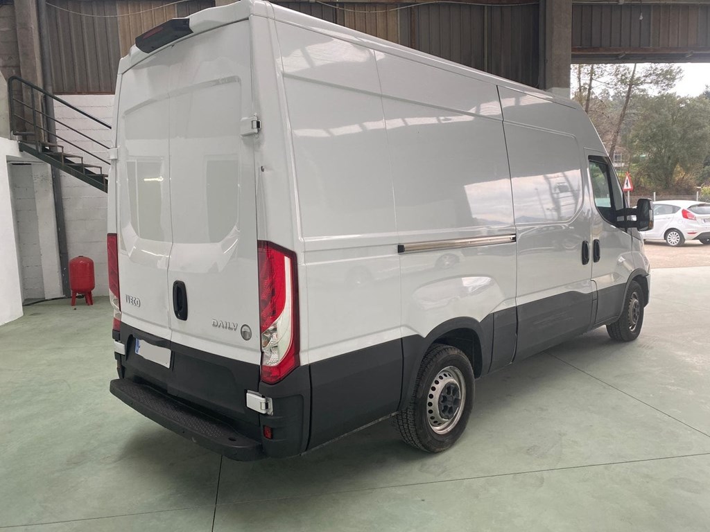 Foto 3 IVECO-DAILY 12M 35S16 