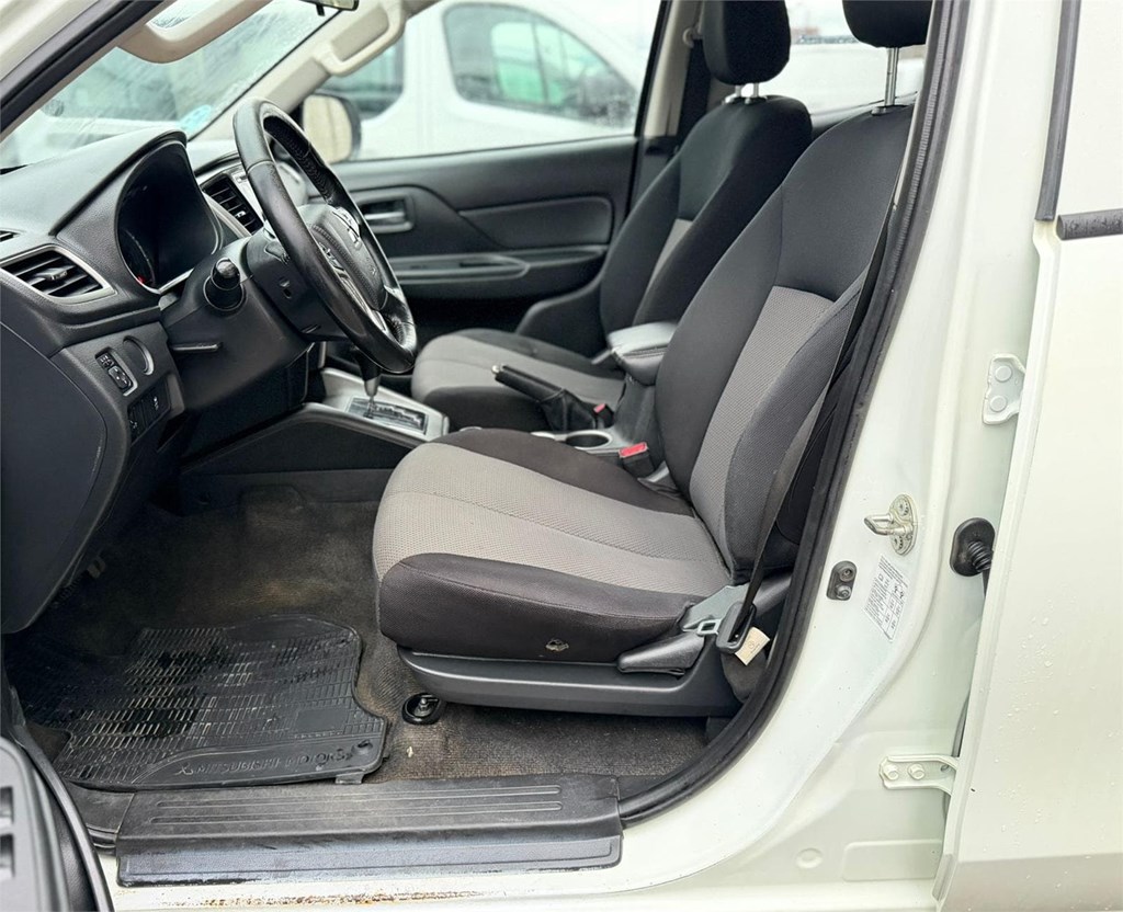 Foto 13 MITSUBISHI-L200 DID Doble Cabina 