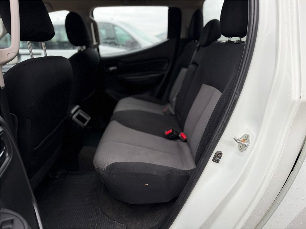 Foto 14 MITSUBISHI-L200 DID Doble Cabina 