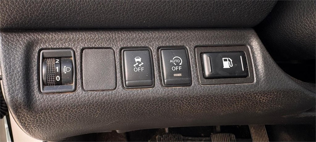 Foto 6 NISSAN-NAVARA Doble Cabina  E6D 4X4 LNT