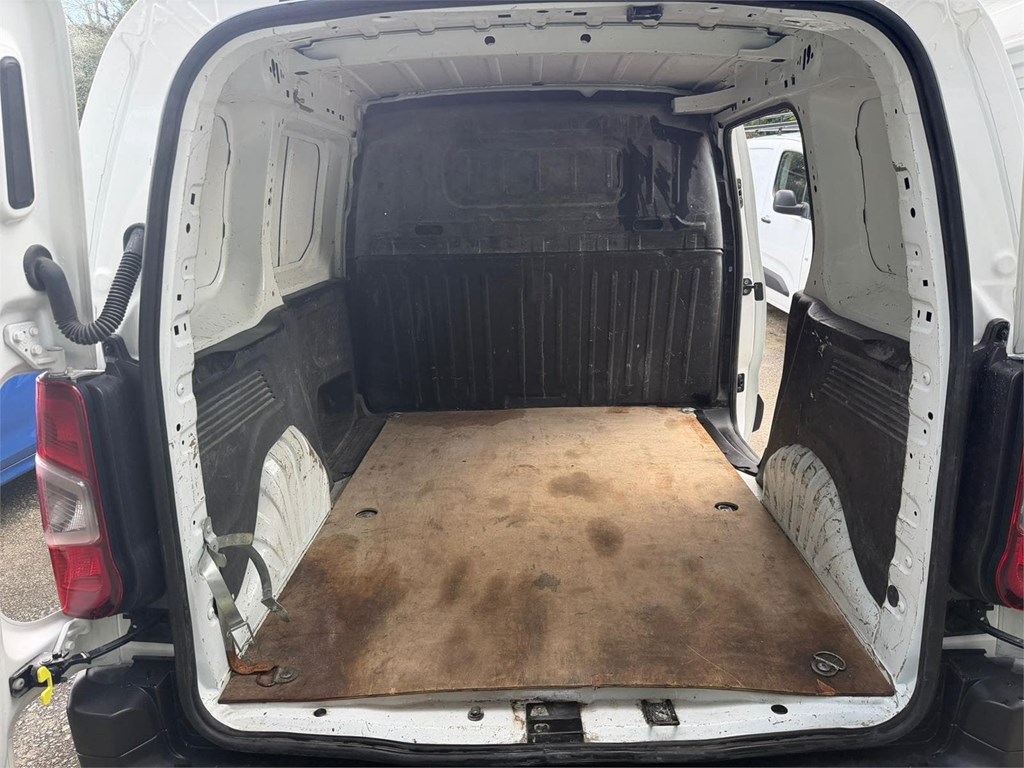 Foto 21 OPEL-COMBO M CARGO MT5 S&S 93LTR