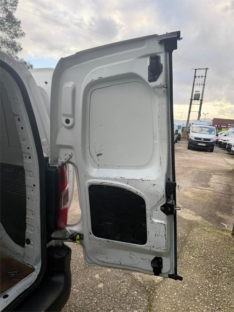 Foto 22 OPEL-COMBO M CARGO MT5 S&S 93LTR