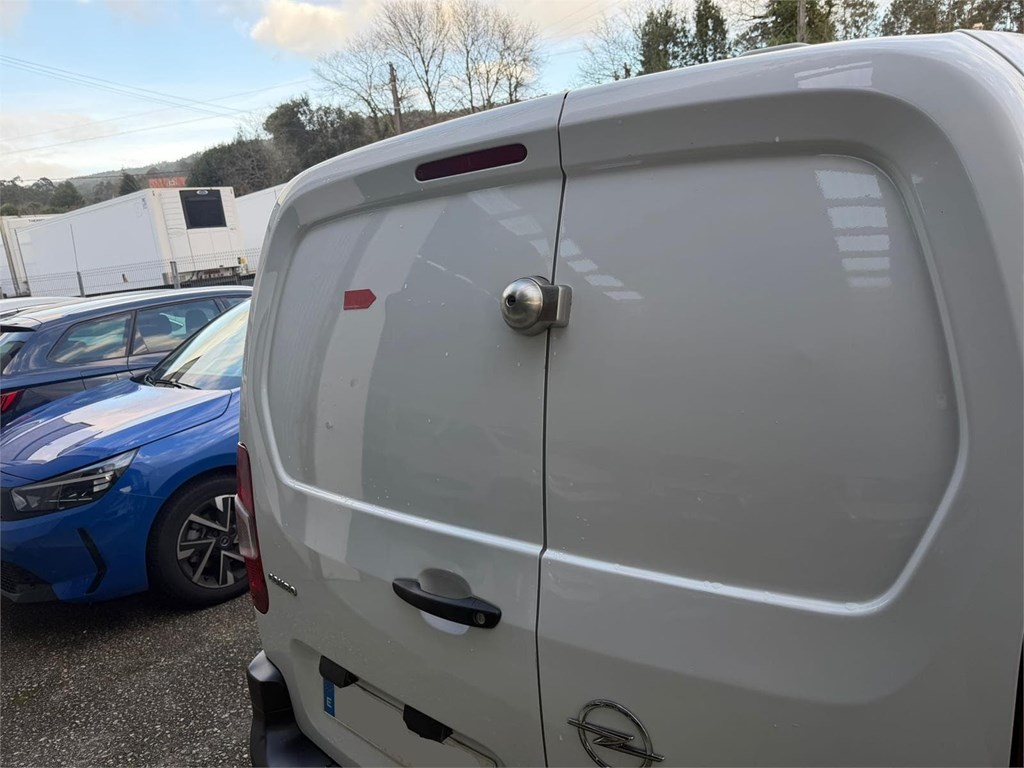 Foto 26 OPEL-COMBO M CARGO MT5 S&S 93LTR