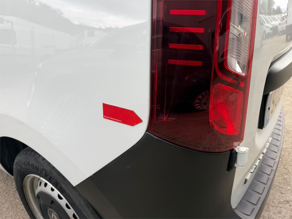 Foto 23 RENAULT-EXPRESS FURGÓN TALLER 4LYV