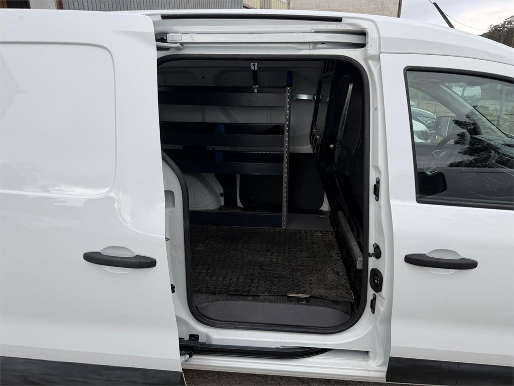 Foto 5 RENAULT-EXPRESS FURGÓN TALLER 4LYV