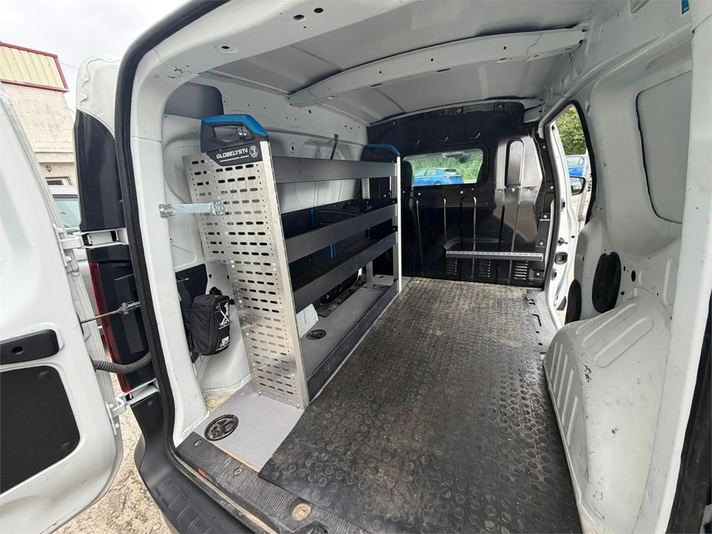 Foto 8 RENAULT-EXPRESS FURGÓN TALLER 4LYV