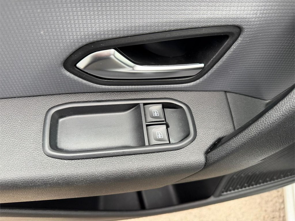 Foto 9 RENAULT-EXPRESS FURGÓN TALLER 4LYV