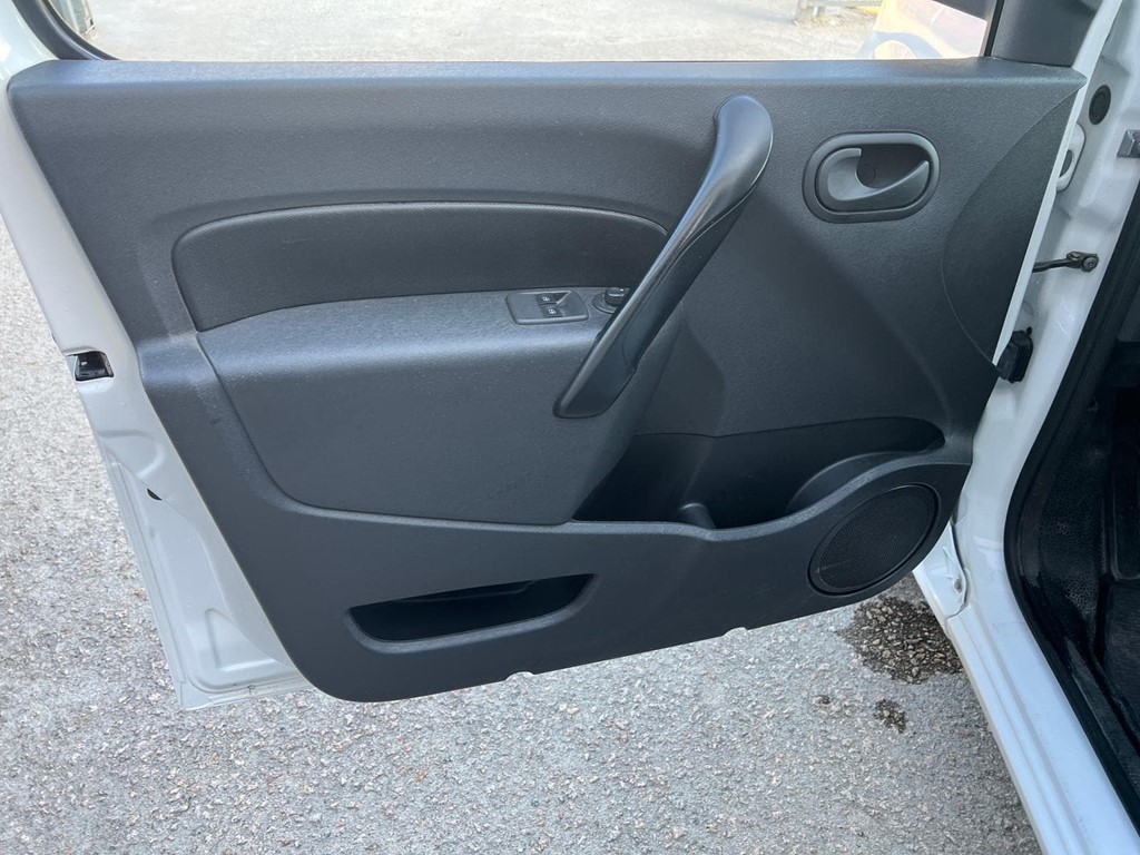 Foto 10 RENAULT-KANGOO FURGON ISOTERMO 