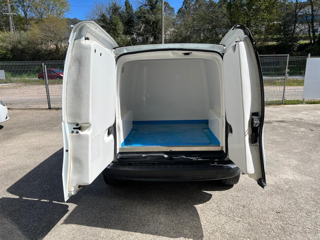 Foto 11 RENAULT-KANGOO FURGON ISOTERMO 