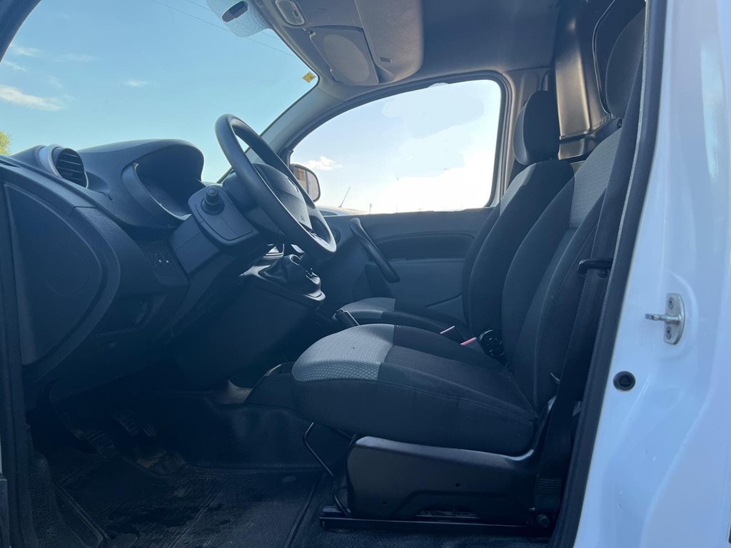 Foto 5 RENAULT-KANGOO FURGON ISOTERMO 
