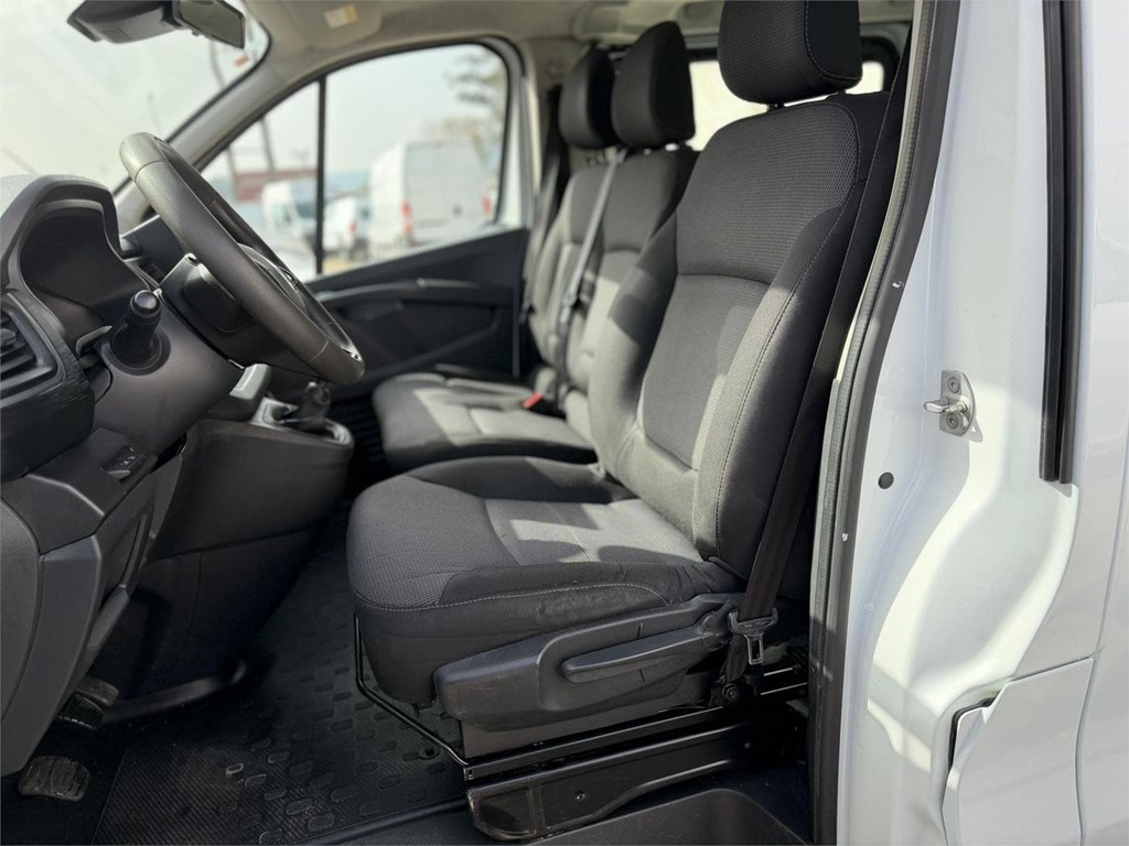 Foto 13 RENAULT-TRAFIC COMBI 9 PLAZAS LRK