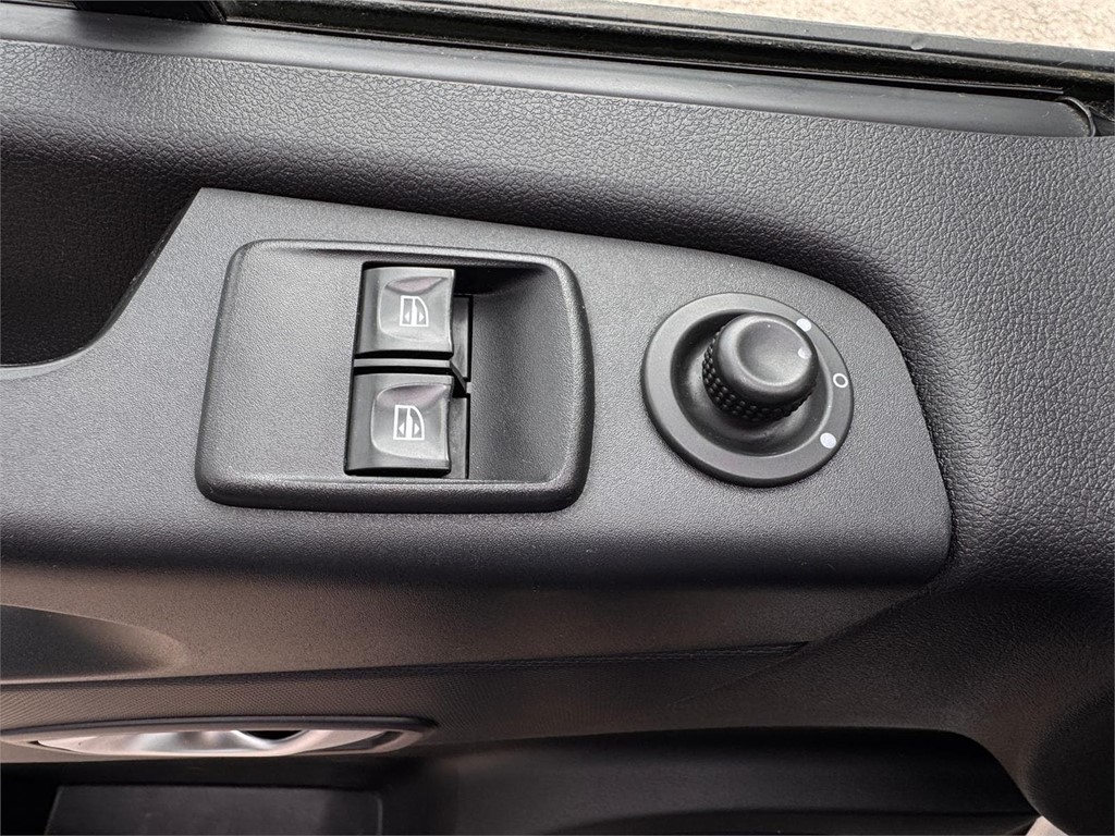 Foto 13 RENAULT-TRAFIC FG L1H1 LCD