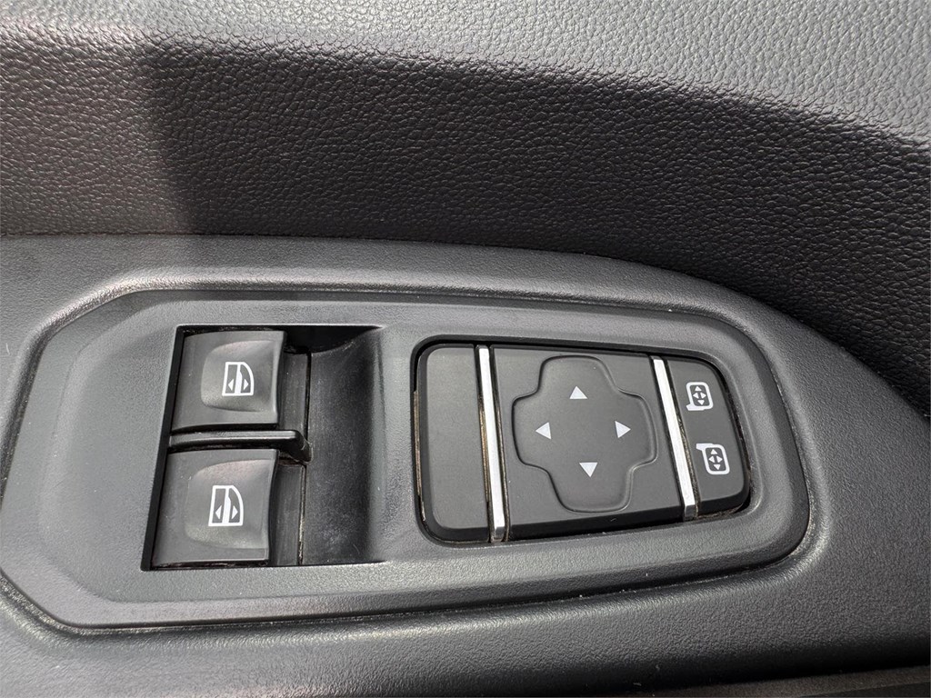 Foto 13 RENAULT-TRAFIC L1H1 ISOTERMO 04MBW