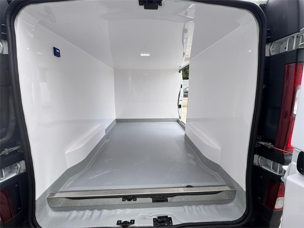Foto 8 RENAULT-TRAFIC L1H1 ISOTERMO 04MBW