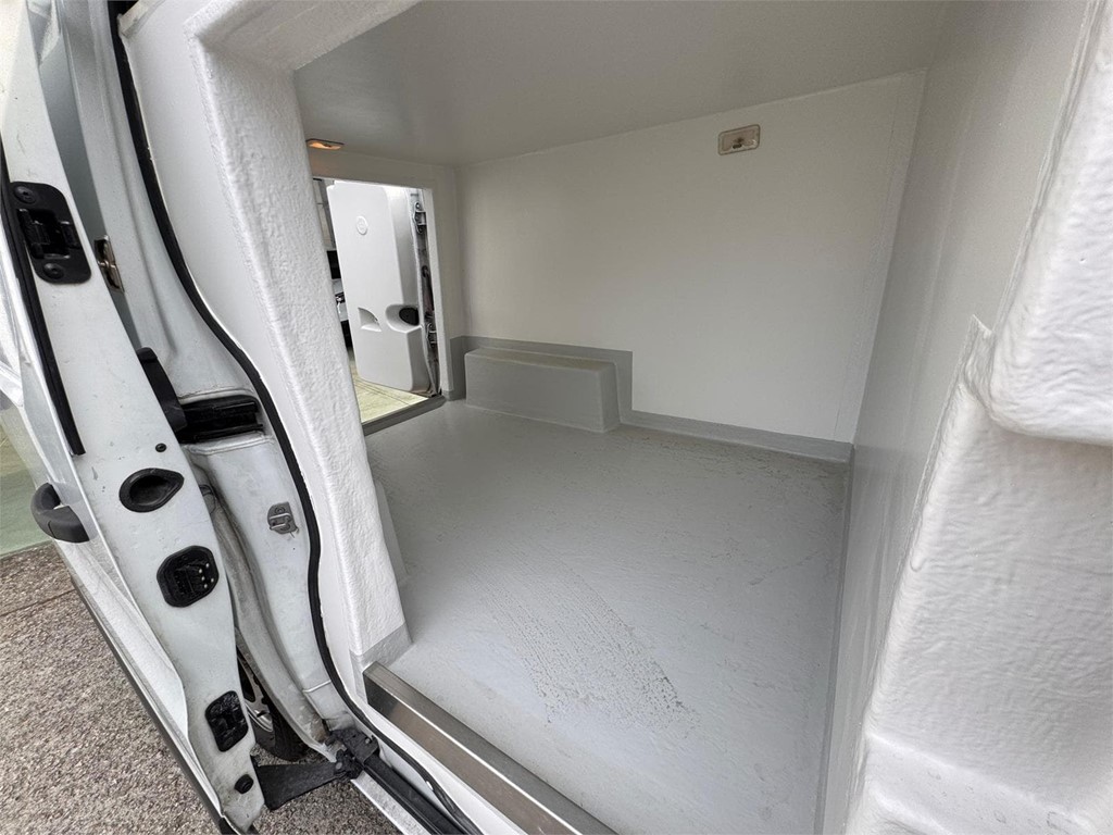 Foto 18 RENAULT-TRAFIC L1H1 ISOTERMO IR 4LNG