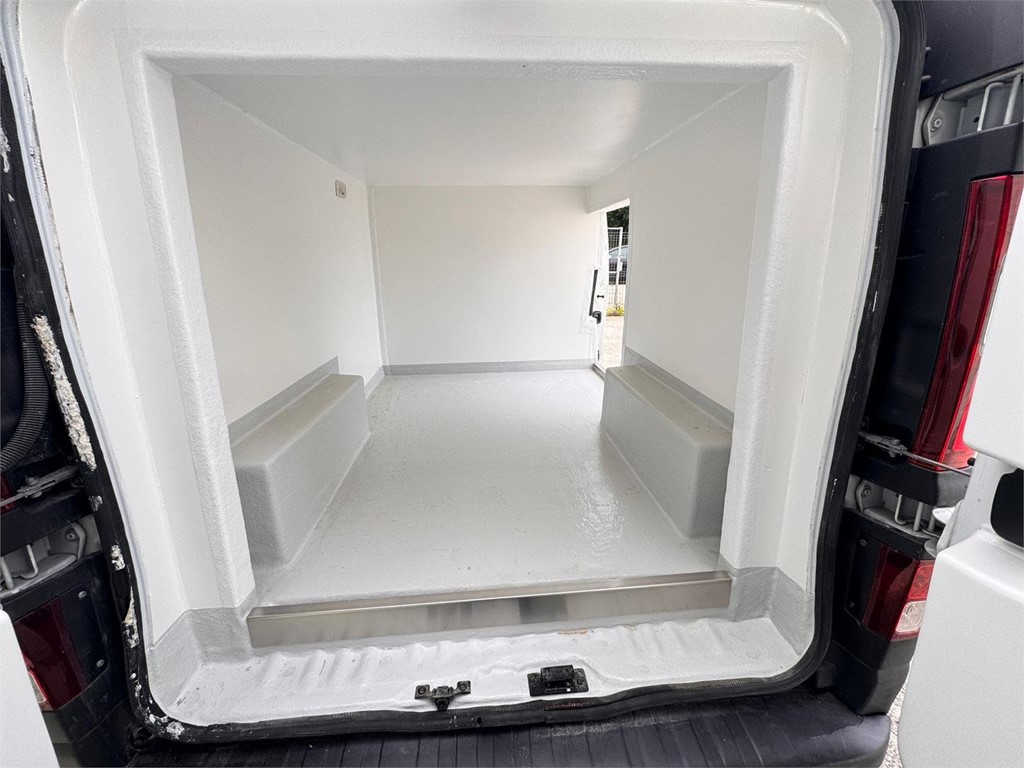 Foto 19 RENAULT-TRAFIC L1H1 ISOTERMO IR 4LNG