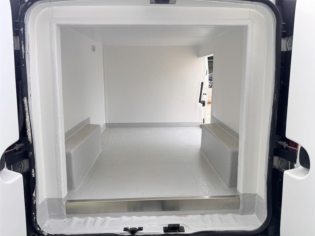 Foto 21 RENAULT-TRAFIC L1H1 ISOTERMO IR 4LNG