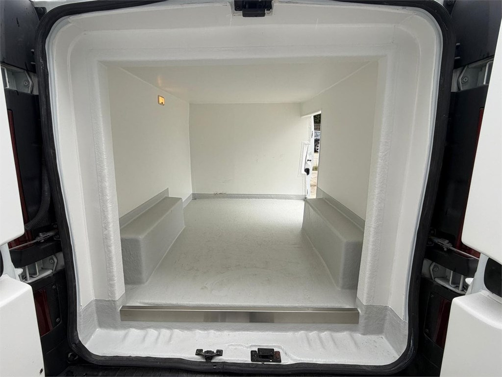 Foto 14 RENAULT-TRAFIC L1H1 ISOTERMO IR 50LNC