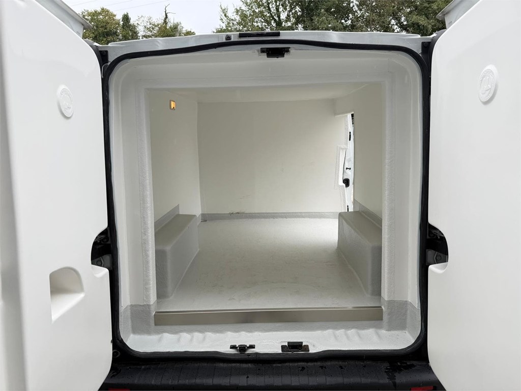 Foto 15 RENAULT-TRAFIC L1H1 ISOTERMO IR 50LNC