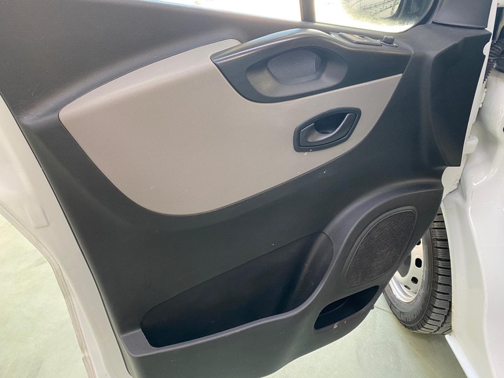 Foto 11 RENAULT-TRAFIC L2 H1