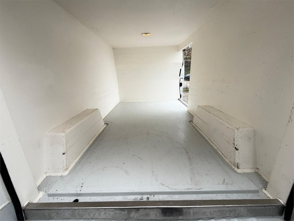 Foto 20 RENAULT-TRAFIC L2H1 ISOTERMO IR