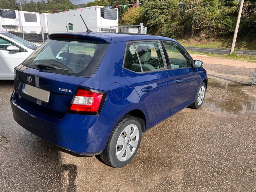 Foto 4 SKODA-FABIA AMBITION MPI