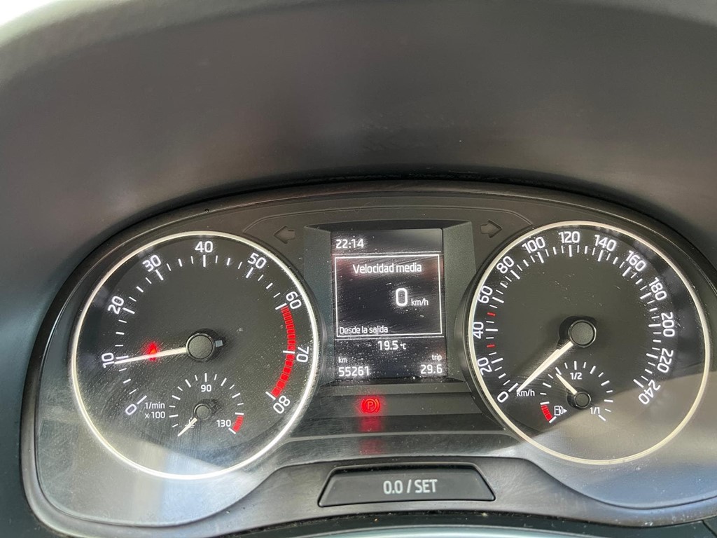Foto 9 SKODA-FABIA AMBITION MPI