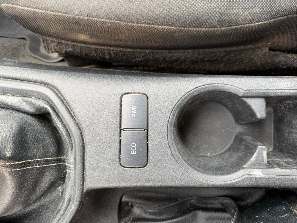 Foto 15 TOYOTA-HILUX DOBLE CABINA GX 2.4 D4 4X4 LYH