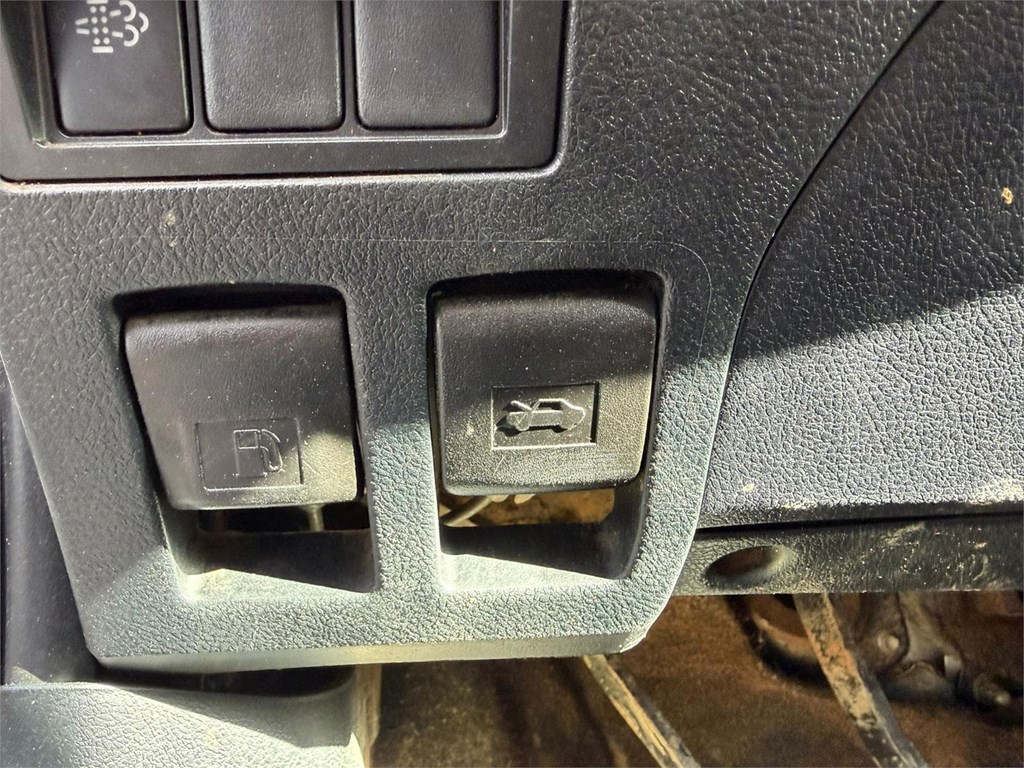 Foto 7 TOYOTA-HILUX DOBLE CABINA GX 2.4 D4 4X4 LYH