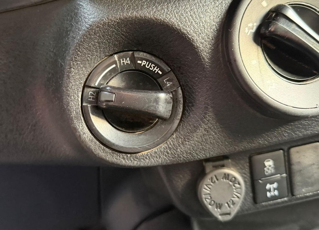 Foto 11 TOYOTA-HILUX DOBLE CABINA GX 2.4 D4D 4X4 Hardtop LPN