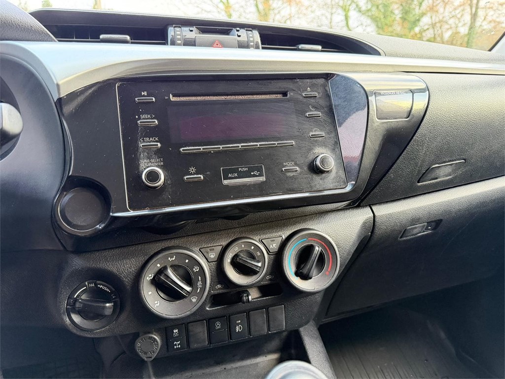 Foto 13 TOYOTA-HILUX DOBLE CABINA GX 2.4 D4D 4X4 Hardtop LPN