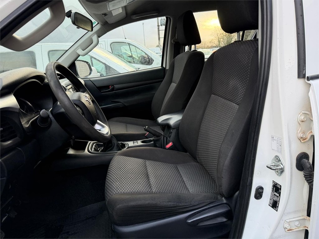 Foto 15 TOYOTA-HILUX DOBLE CABINA GX 2.4 D4D 4X4 Hardtop LPN