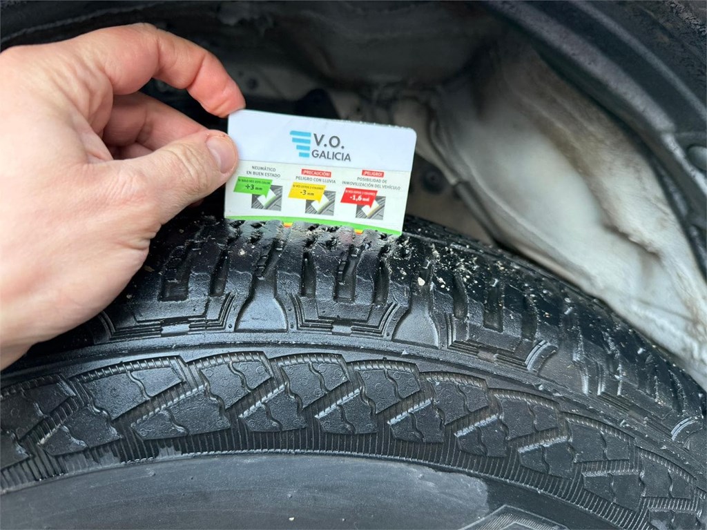 Foto 23 TOYOTA-HILUX DOBLE CABINA GX 2.4 D4D 4X4 Hardtop LPN