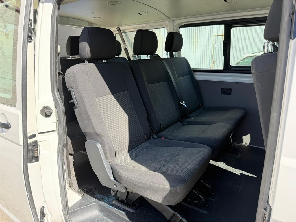 Foto 10 VW-TRANSPORTER COMBI 9 BATALLA CORTA 5LTY