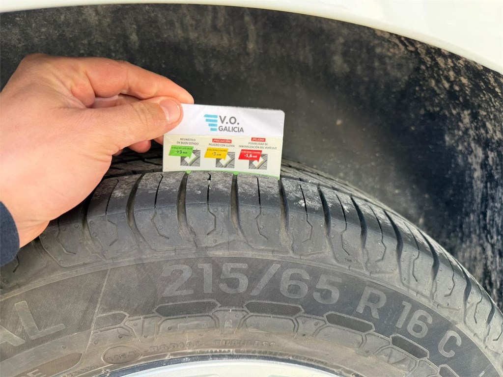 Foto 16 VW-TRANSPORTER COMBI 9 BATALLA CORTA 5LTY